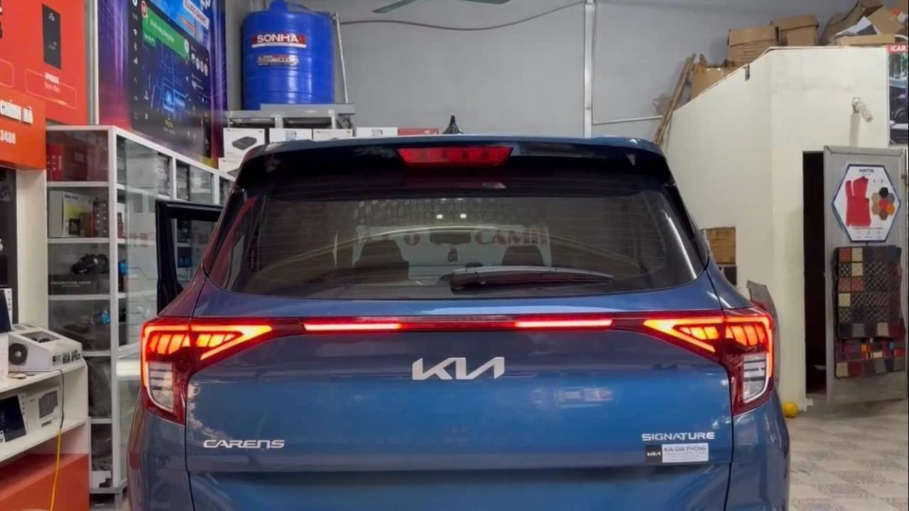 Led cốp Kia Carens chế độ xi nhan