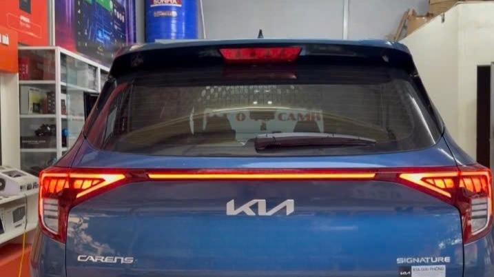 Led cốp Kia Carens